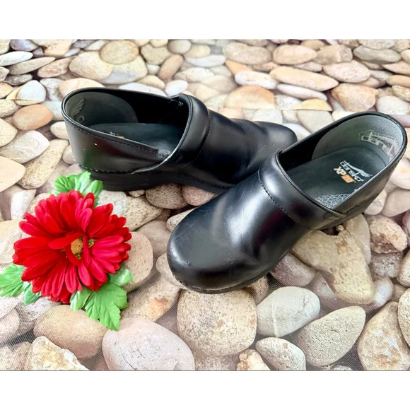 DANSKO BLACK CLOGS-SIZE 40 - Picture 5 of 9